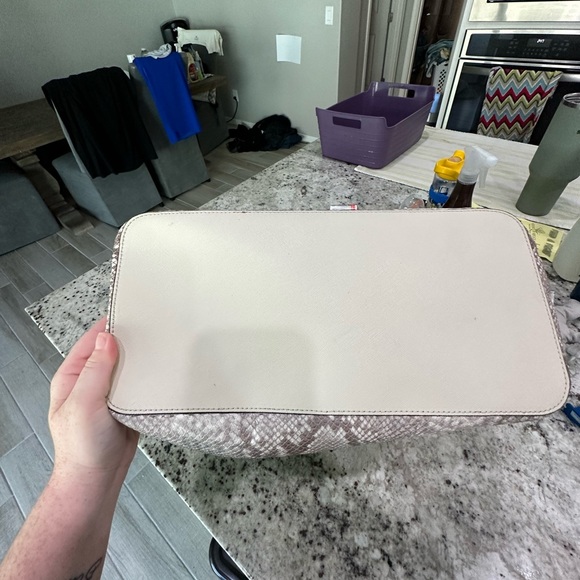 Michael Kors purse - Picture 4 of 8